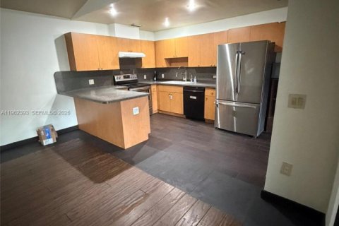 Adosado en alquiler en Pembroke Pines, Florida, 2 dormitorios, 108.6 m2 № 2024919 - foto 2