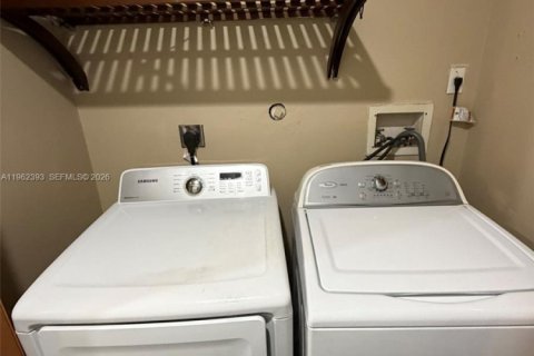 Adosado en alquiler en Pembroke Pines, Florida, 2 dormitorios, 108.6 m2 № 2024919 - foto 8