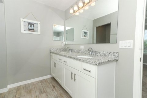 House in Mascotte, Florida 4 bedrooms, 248.61 sq.m. № 1538410 - photo 25