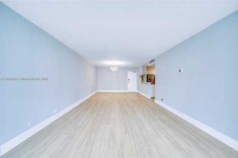 Condominio en venta en Miami Beach, Florida, 2 dormitorios, 98.57 m2 № 1695409 - foto 12
