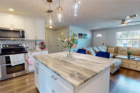 House in Dunedin, Florida 3 bedrooms, 174.01 sq.m. № 2223141 - photo 15