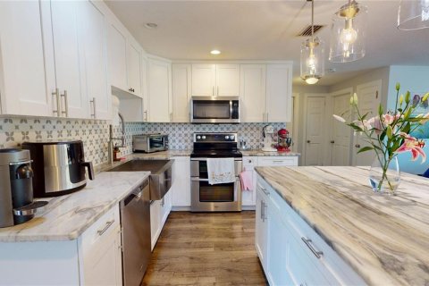 House in Dunedin, Florida 3 bedrooms, 174.01 sq.m. № 2223141 - photo 14
