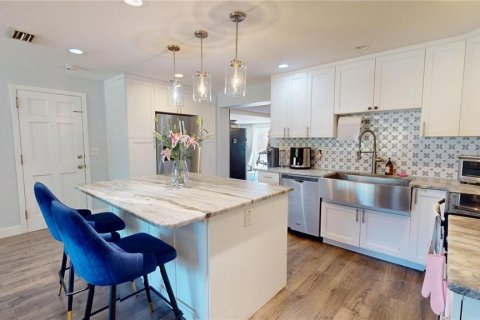 House in Dunedin, Florida 3 bedrooms, 174.01 sq.m. № 2223141 - photo 12