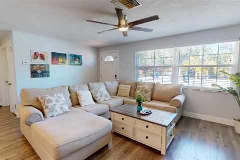 House in Dunedin, Florida 3 bedrooms, 174.01 sq.m. № 2223141 - photo 5