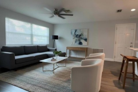 House in Dunedin, Florida 3 bedrooms, 174.01 sq.m. № 2223141 - photo 9