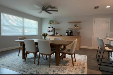 House in Dunedin, Florida 3 bedrooms, 174.01 sq.m. № 2223141 - photo 10