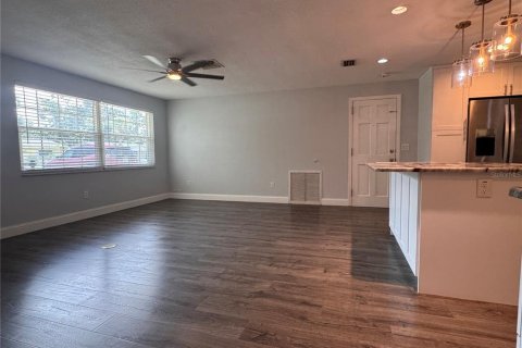 House in Dunedin, Florida 3 bedrooms, 174.01 sq.m. № 2223141 - photo 7