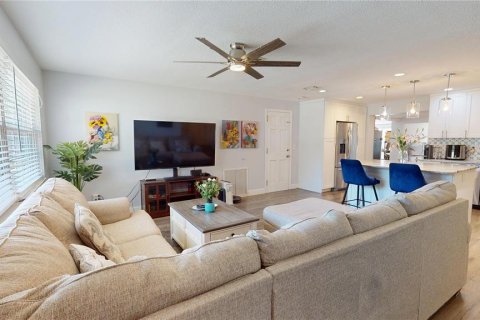 House in Dunedin, Florida 3 bedrooms, 174.01 sq.m. № 2223141 - photo 3