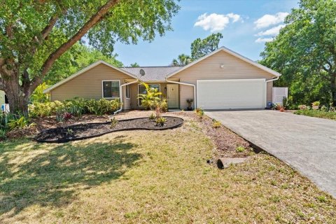 House in Port Charlotte, Florida 2 bedrooms, 98.29 sq.m. № 2099434