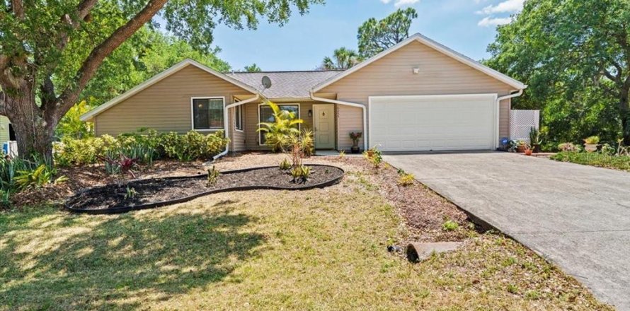 House in Port Charlotte, Florida 2 bedrooms, 98.29 sq.m. № 2099434