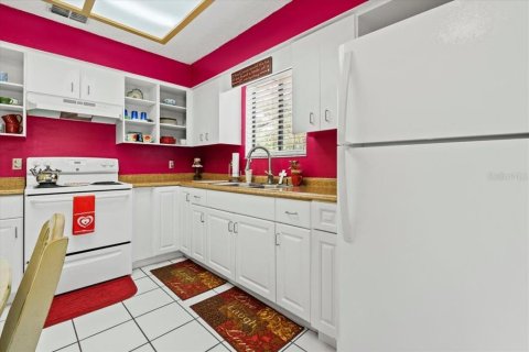 House in Port Charlotte, Florida 2 bedrooms, 98.29 sq.m. № 2099434 - photo 12