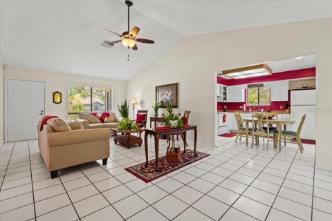 House in Port Charlotte, Florida 2 bedrooms, 98.29 sq.m. № 2099434 - photo 8