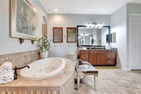 Casa en venta en Tampa, Florida, 5 dormitorios, 461.63 m2 № 1717422 - foto 17