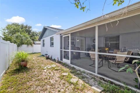 House in Tampa, Florida 3 bedrooms, 138.8 sq.m. № 1766259 - photo 24