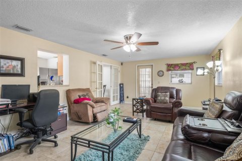 House in Tampa, Florida 3 bedrooms, 138.8 sq.m. № 1766259 - photo 14