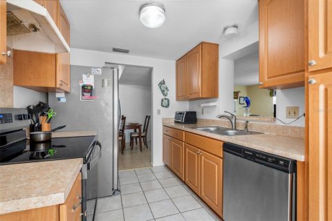 House in Tampa, Florida 3 bedrooms, 138.8 sq.m. № 1766259 - photo 9