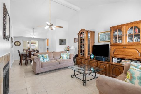 House in Tampa, Florida 3 bedrooms, 138.8 sq.m. № 1766259 - photo 3
