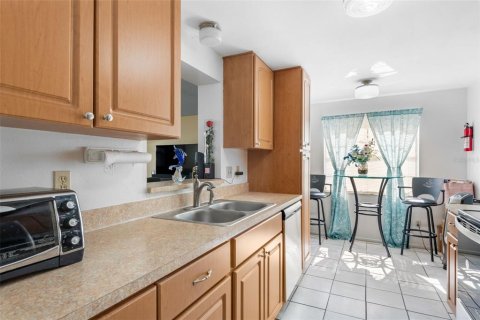 House in Tampa, Florida 3 bedrooms, 138.8 sq.m. № 1766259 - photo 8