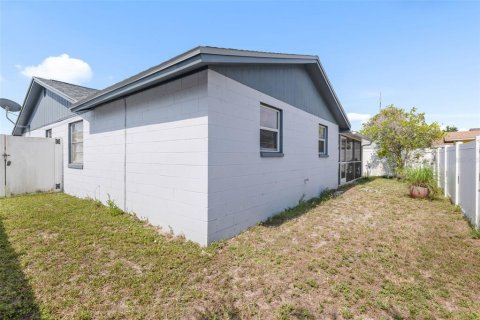 House in Tampa, Florida 3 bedrooms, 138.8 sq.m. № 1766259 - photo 25