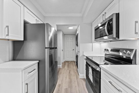 Copropriété à louer à Palm Springs, Floride: 2 chambres, 81.75 m2 № 2191994 - photo 13