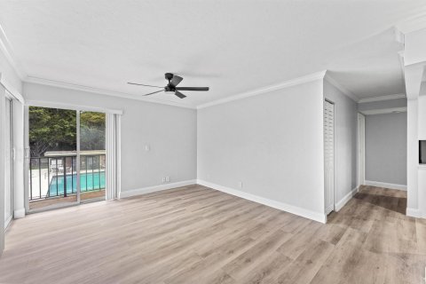 Copropriété à louer à Palm Springs, Floride: 2 chambres, 81.75 m2 № 2191994 - photo 7