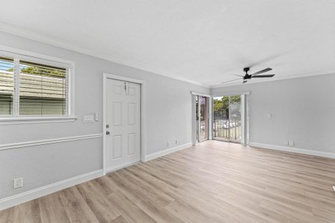 Copropriété à louer à Palm Springs, Floride: 2 chambres, 81.75 m2 № 2191994 - photo 6