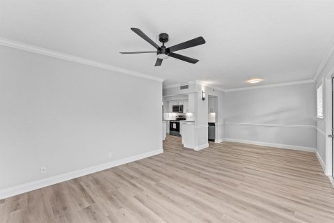Copropriété à louer à Palm Springs, Floride: 2 chambres, 81.75 m2 № 2191994 - photo 8
