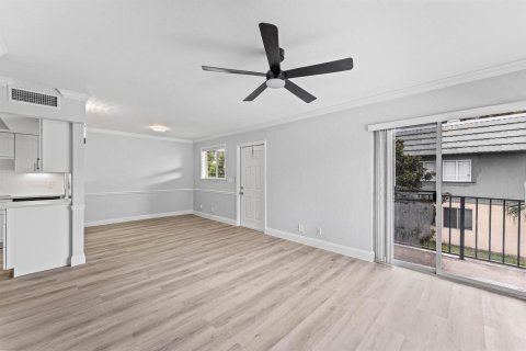 Copropriété à louer à Palm Springs, Floride: 2 chambres, 81.75 m2 № 2191994 - photo 9