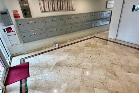 Купить кондоминиум в Халландейл-Бич, Флорида 1 спальня, 75.9м2, № 1981881 - фото 4