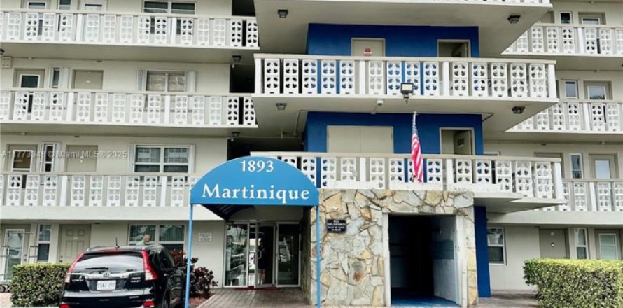 Кондоминиум с 1 спальней в Халландейл-Бич, Флорида № 1981881