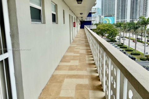 Купить кондоминиум в Халландейл-Бич, Флорида 1 спальня, 75.9м2, № 1981881 - фото 8