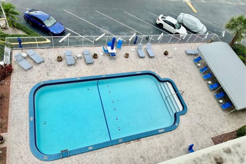 Купить кондоминиум в Халландейл-Бич, Флорида 1 спальня, 75.9м2, № 1981881 - фото 7