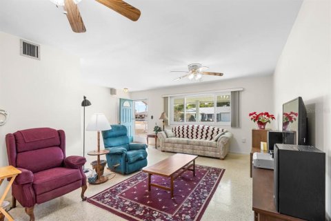 Villa ou maison à vendre à Sun City Center, Floride: 3 chambres, 141.03 m2 № 2147593 - photo 3