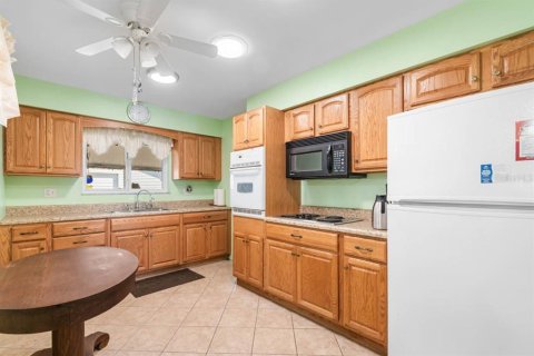 Villa ou maison à vendre à Sun City Center, Floride: 3 chambres, 141.03 m2 № 2147593 - photo 9