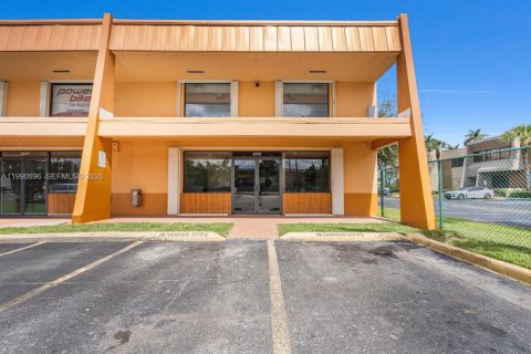 Immobilier commercial à Hialeah, Floride № 2057976