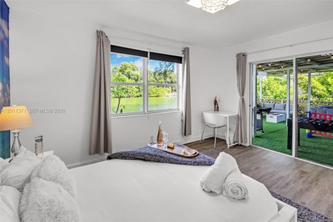 House in Hallandale Beach, Florida 4 bedrooms, 131.55 sq.m. № 2075180 - photo 14