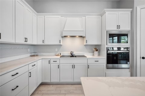 House in Stuart, Florida 3 bedrooms, 196.12 sq.m. № 2068153 - photo 9