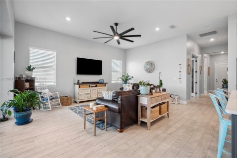 House in Stuart, Florida 3 bedrooms, 196.12 sq.m. № 2068153 - photo 14