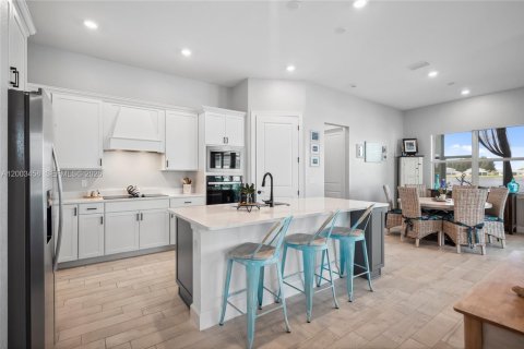 House in Stuart, Florida 3 bedrooms, 196.12 sq.m. № 2068153 - photo 8