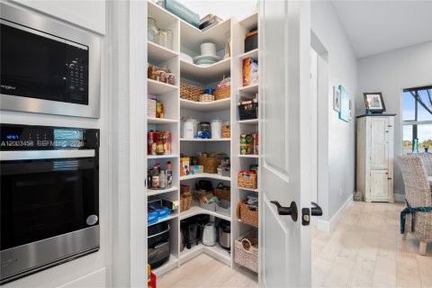 House in Stuart, Florida 3 bedrooms, 196.12 sq.m. № 2068153 - photo 12