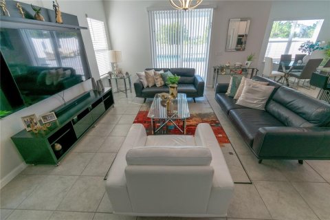 House in Kissimmee, Florida 4 bedrooms, 190.26 sq.m. № 1597666 - photo 17
