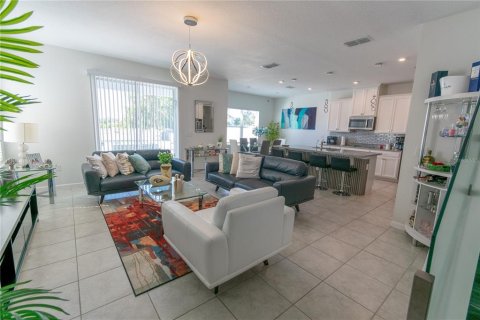 House in Kissimmee, Florida 4 bedrooms, 190.26 sq.m. № 1597666 - photo 7