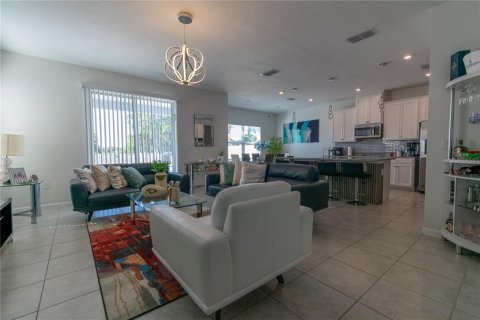House in Kissimmee, Florida 4 bedrooms, 190.26 sq.m. № 1597666 - photo 8