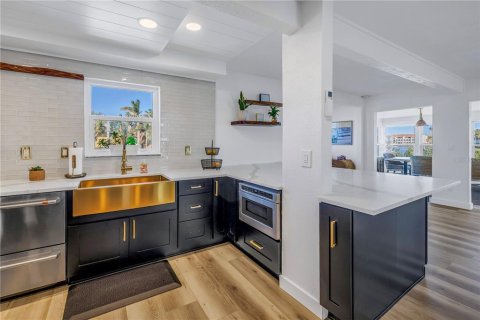 Casa en alquiler en Treasure Island, Florida, 3 dormitorios, 157 m2 № 1827754 - foto 12