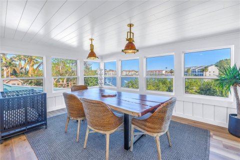 Casa en alquiler en Treasure Island, Florida, 3 dormitorios, 157 m2 № 1827754 - foto 1