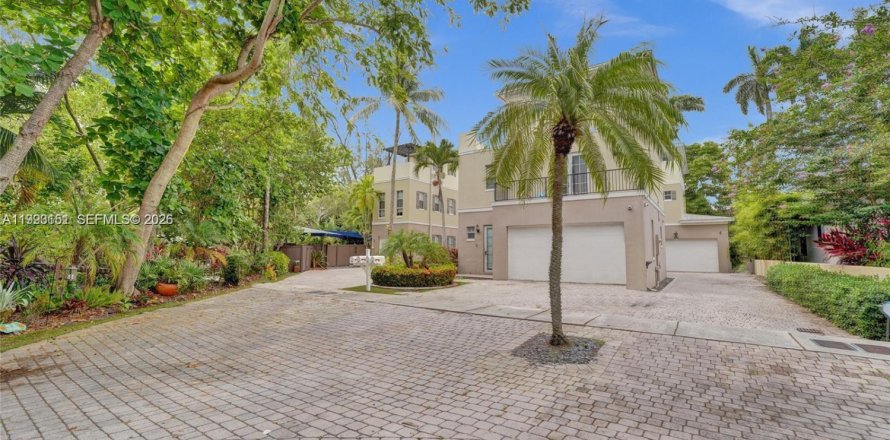 Adosado en Fort Lauderdale, Florida 3 dormitorios, 244.33 m2 № 2063168