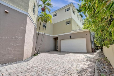 Adosado en venta en Fort Lauderdale, Florida, 3 dormitorios, 244.33 m2 № 2063168 - foto 3