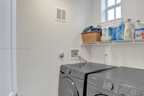 Adosado en venta en Fort Lauderdale, Florida, 3 dormitorios, 244.33 m2 № 2063168 - foto 29