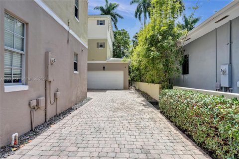 Adosado en venta en Fort Lauderdale, Florida, 3 dormitorios, 244.33 m2 № 2063168 - foto 2