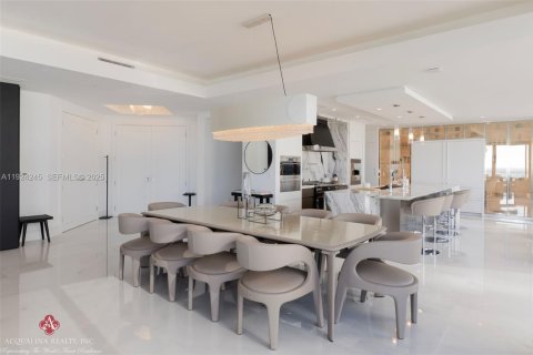 Condominio en venta en Sunny Isles Beach, Florida, 4 dormitorios, 407.38 m2 № 1982428 - foto 15